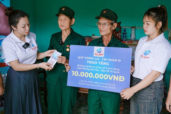 Người chơi 6ff game ăn mừng chiến thắng với tiền thưởng cao